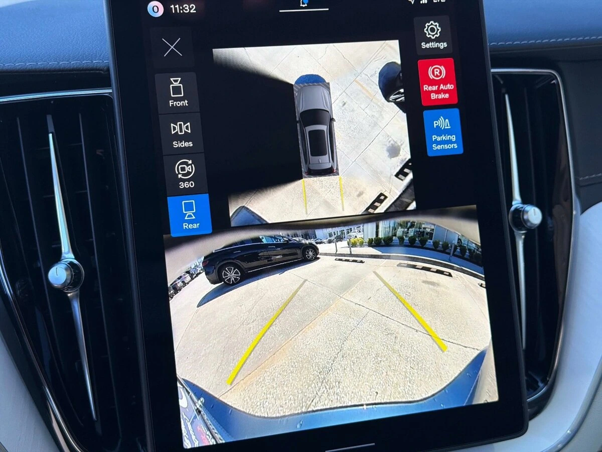 2026 Volvo - image 21