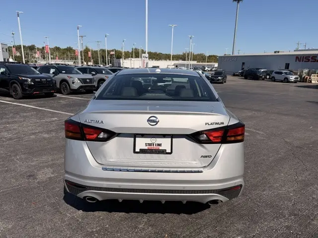 2021 Nissan Altima 2.5 Platinum photo 4