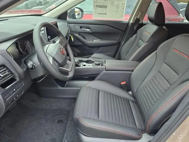 2026 Nissan Rogue SV photo 4