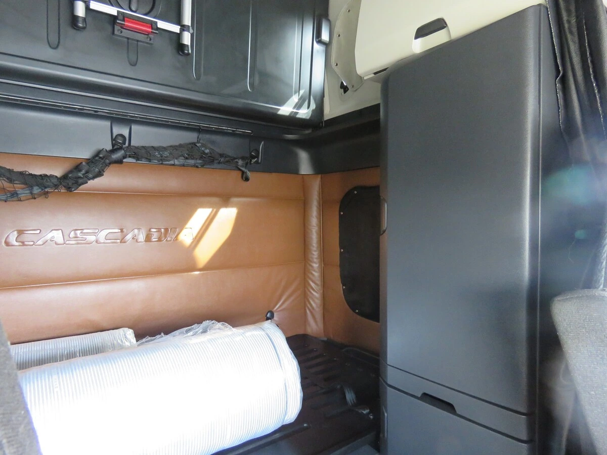 2022 Freightliner Cascadia - image 17