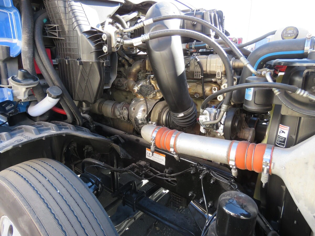 2022 Freightliner Cascadia - image 13