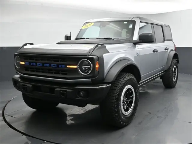 2023 Ford Bronco Black Diamond photo 3