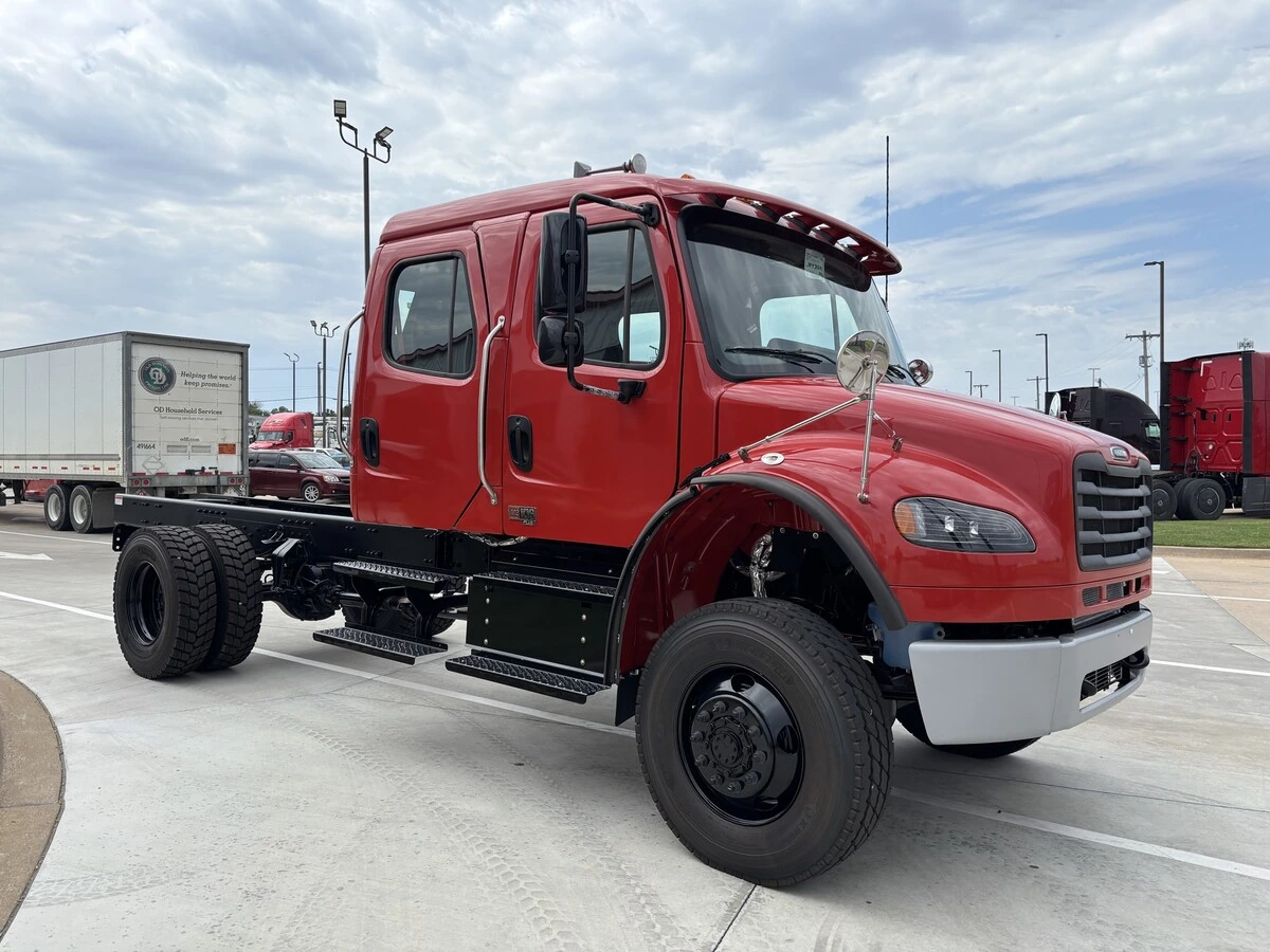 2027 Freightliner M2 106 — photo 7
