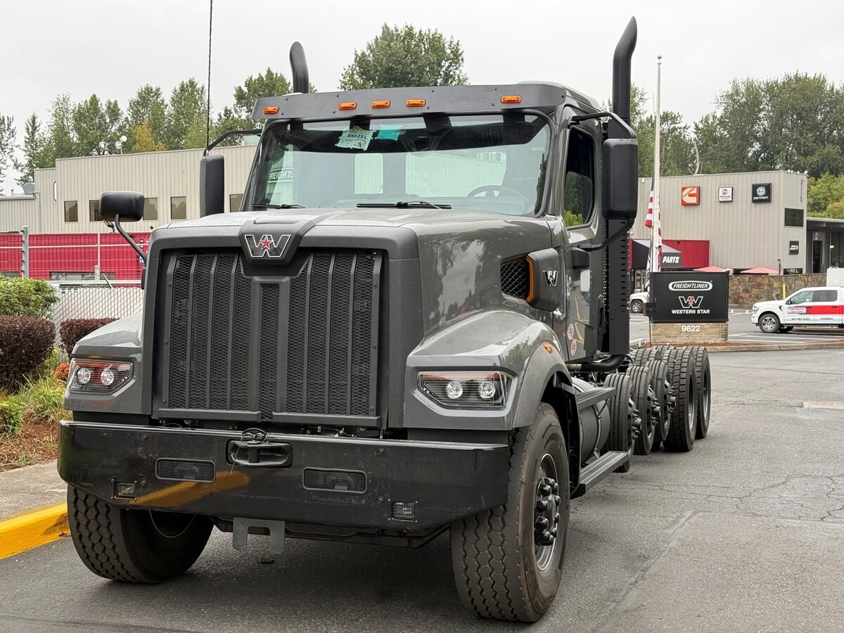 2027 Western Star 49X — photo 2