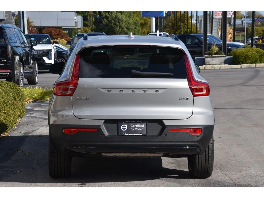 2025 Volvo - image 5