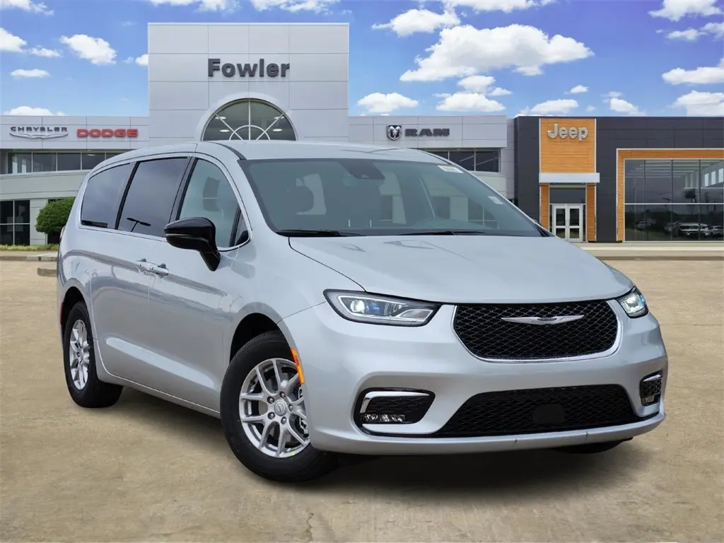 2026 Chrysler Pacifica Select's photo