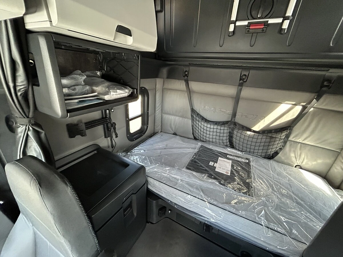 2022 Freightliner Cascadia - image 17