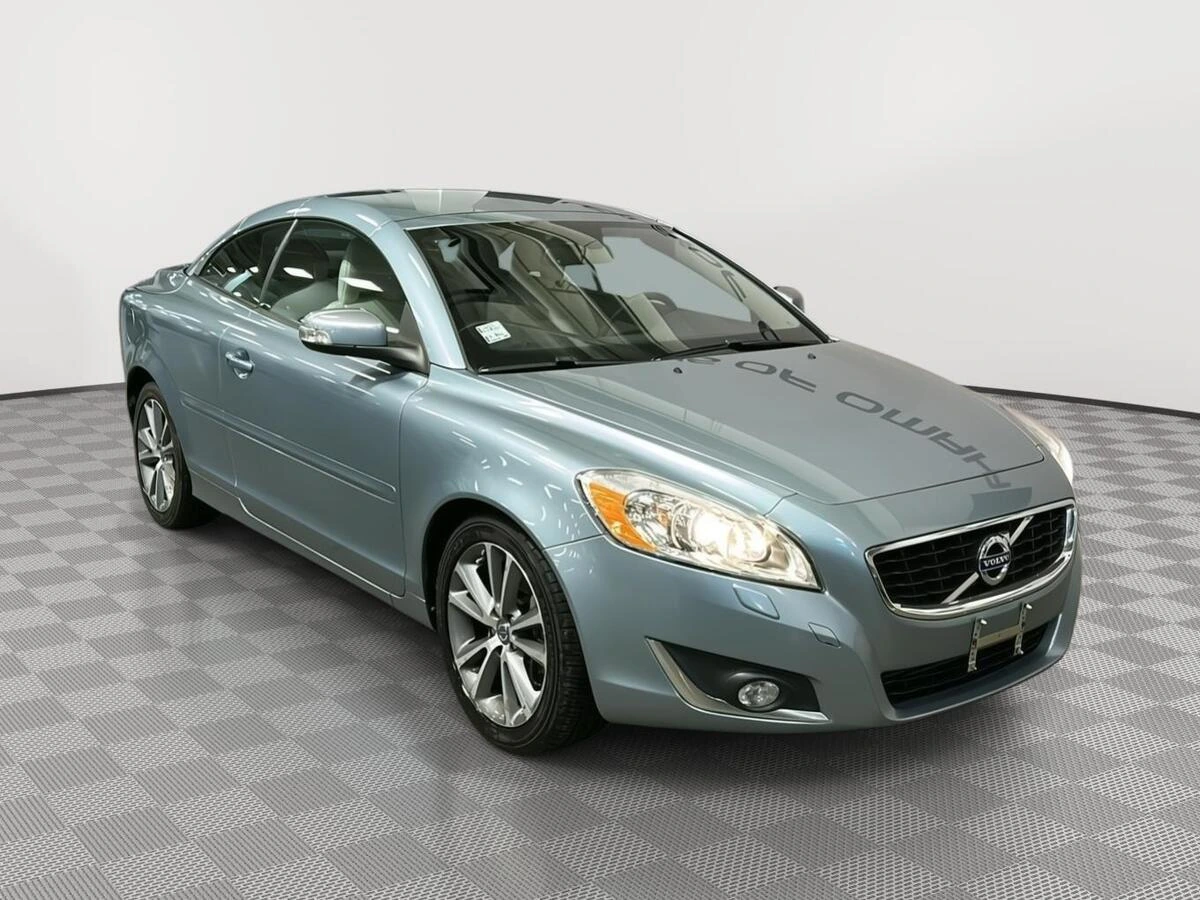 2013 Volvo - image 1