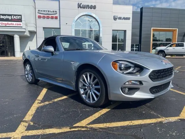 2018 Fiat 124 Spider Lusso photo 2