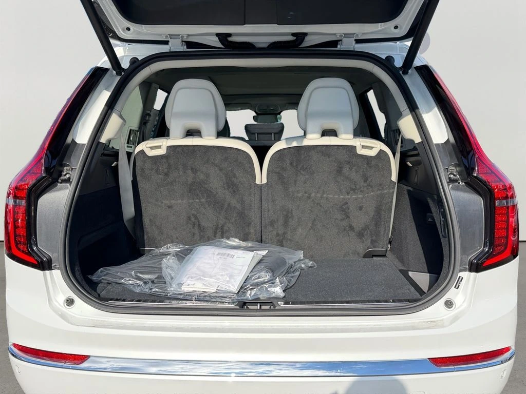 2026 Volvo - image 9
