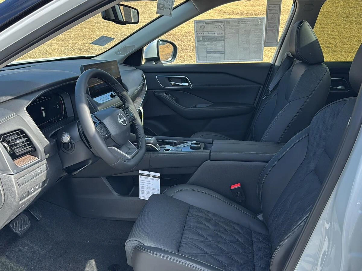 2026 Nissan Rogue Platinum - Photo 8
