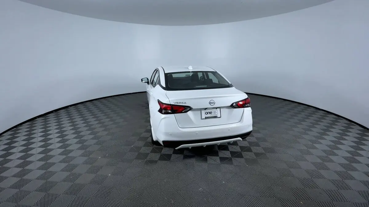 2025 Nissan Versa SV photo 4