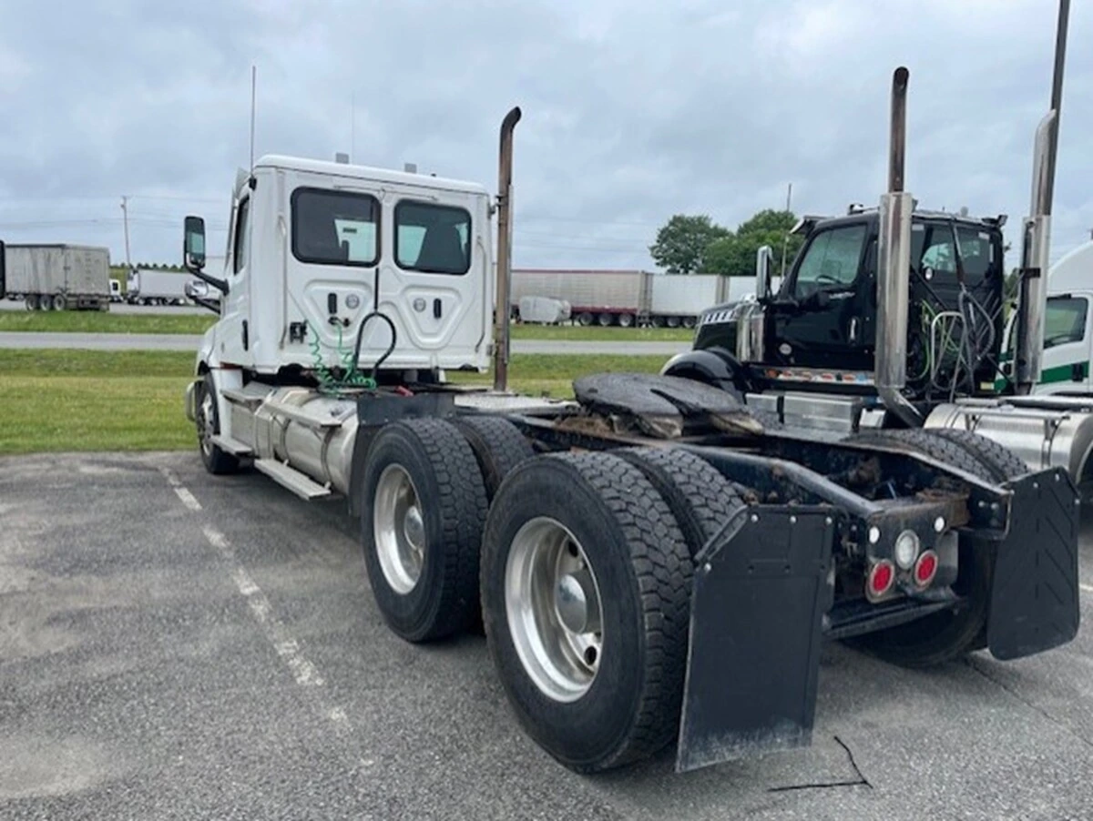 2023 Freightliner Cascadia in Bangor, ME — photo 4