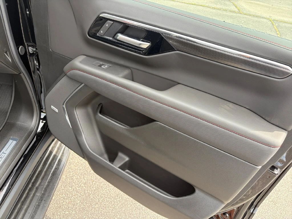 2026 Chevrolet Suburban RST - Photo 37