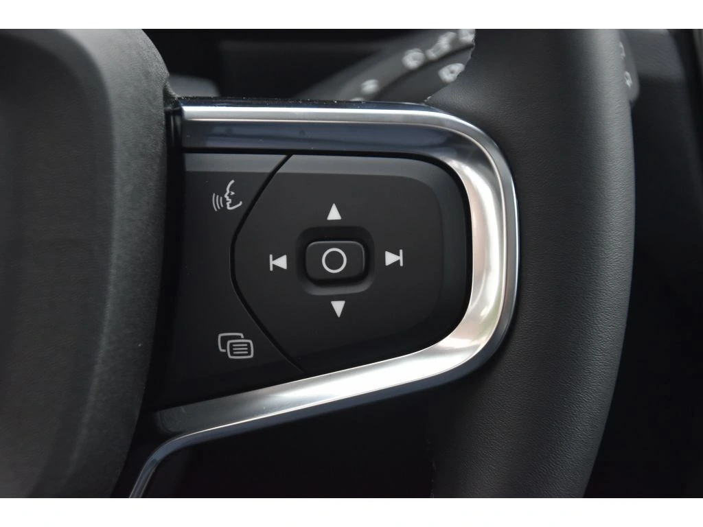 2026 Volvo - image 35