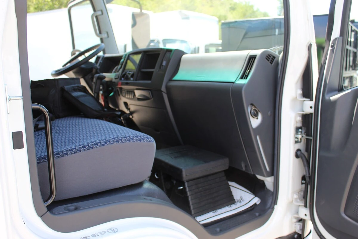 2024 Isuzu NRR - image 7