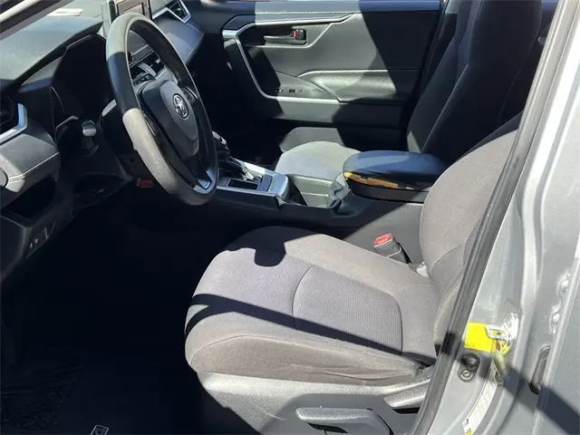 2019 Toyota RAV4 LE photo 17