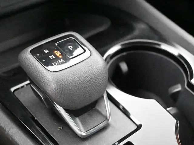 2023 Nissan Rogue SV photo 14