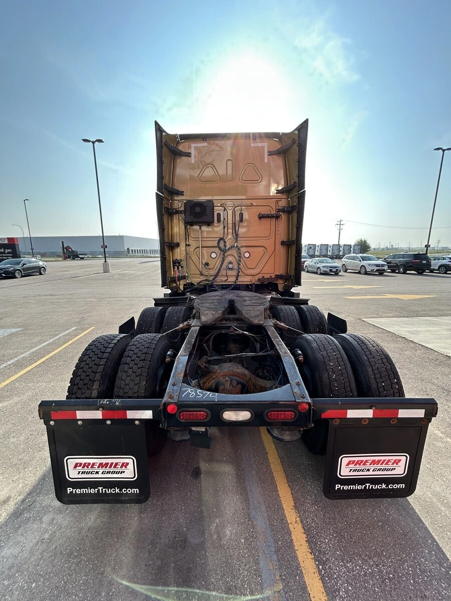 2022 Freightliner Cascadia — photo 6