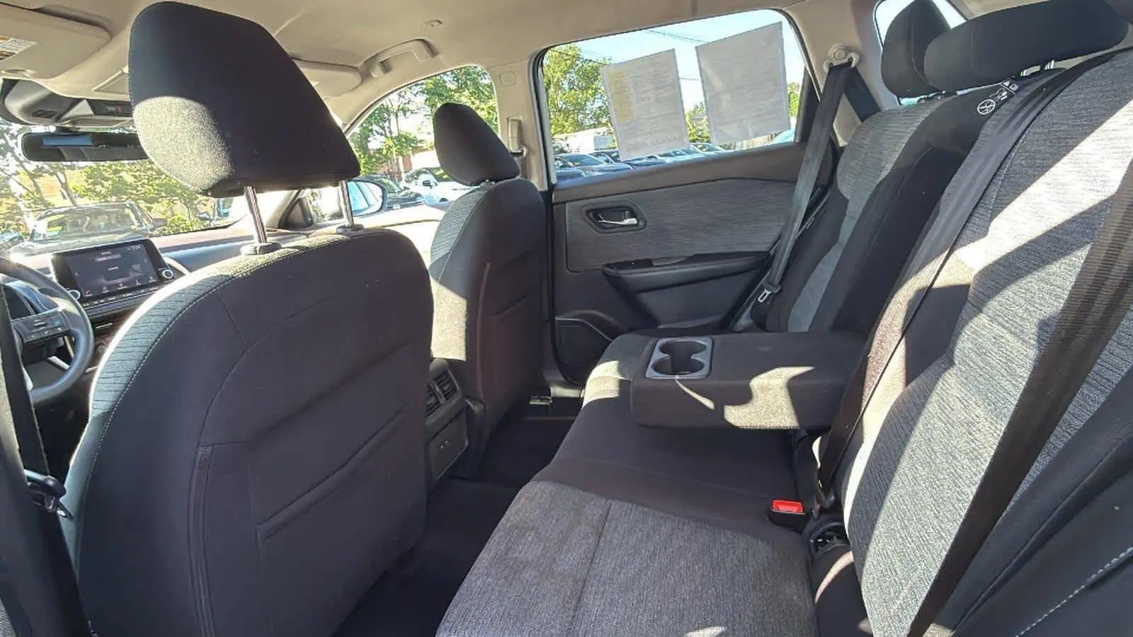 2022 Nissan Rogue SV photo 21