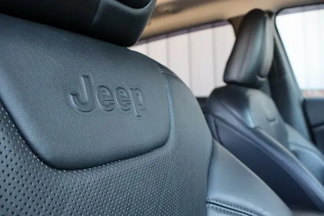 2019 Jeep Cherokee Limited photo 48