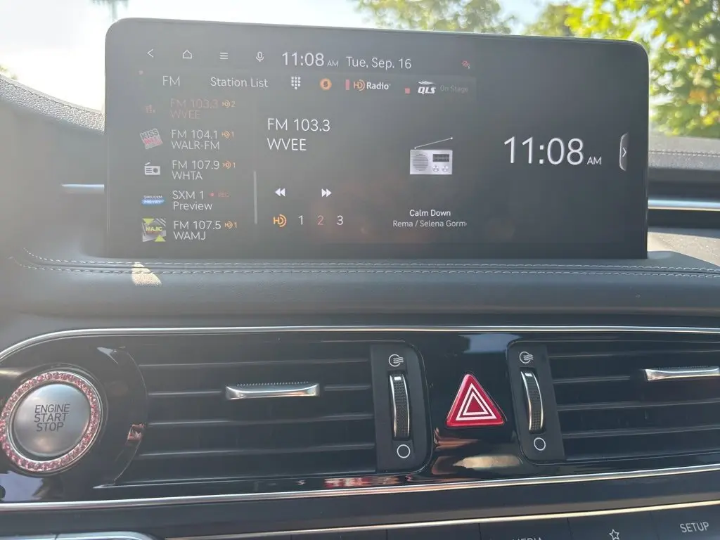 2022 Genesis G70 2.0T Prestige photo 8