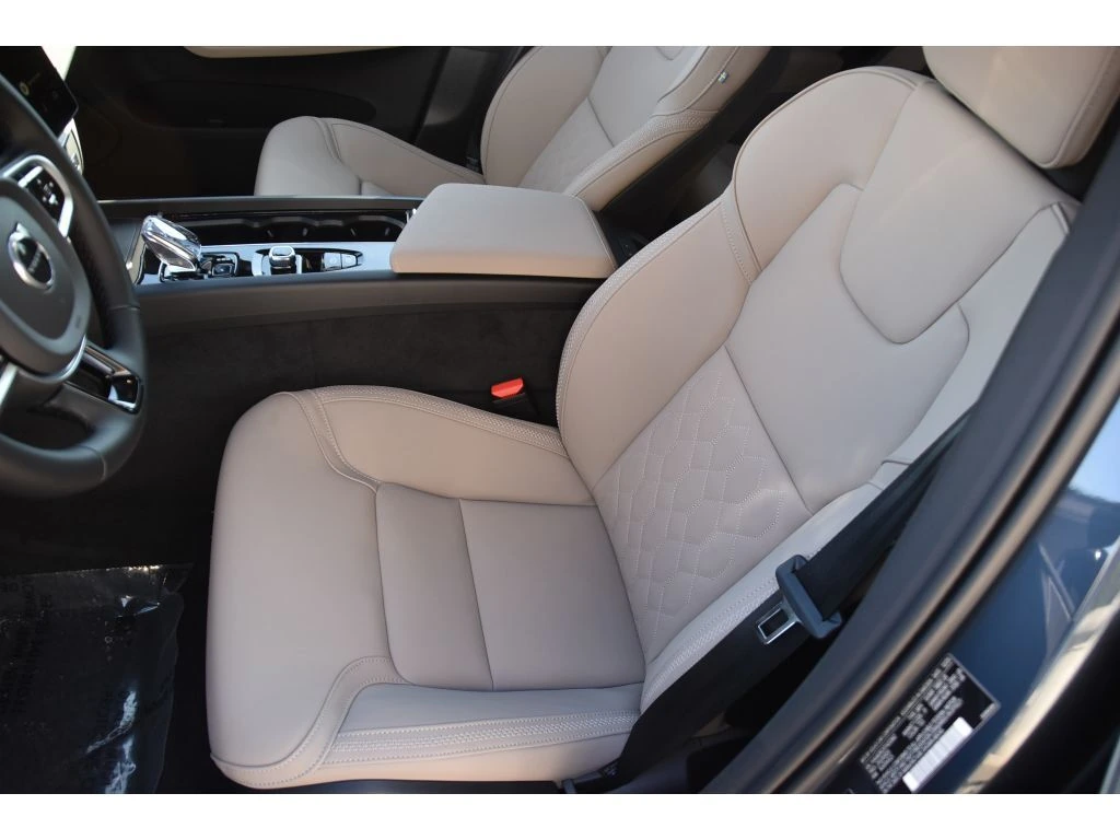 2026 Volvo - image 11