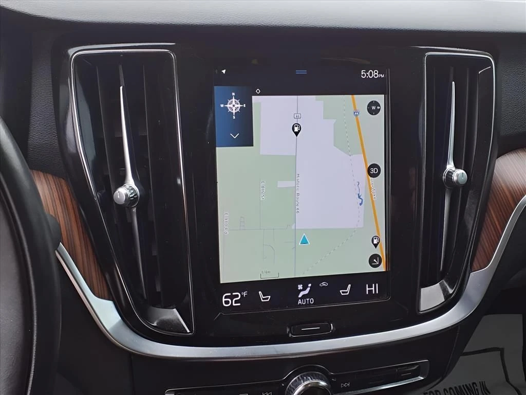 2021 Volvo - image 25