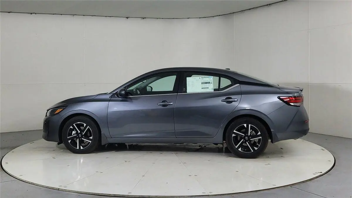 2025 Nissan Sentra SV photo 3