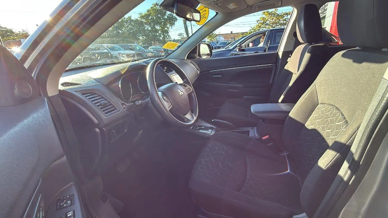 2023 Mitsubishi Outlander Sport ES photo 18