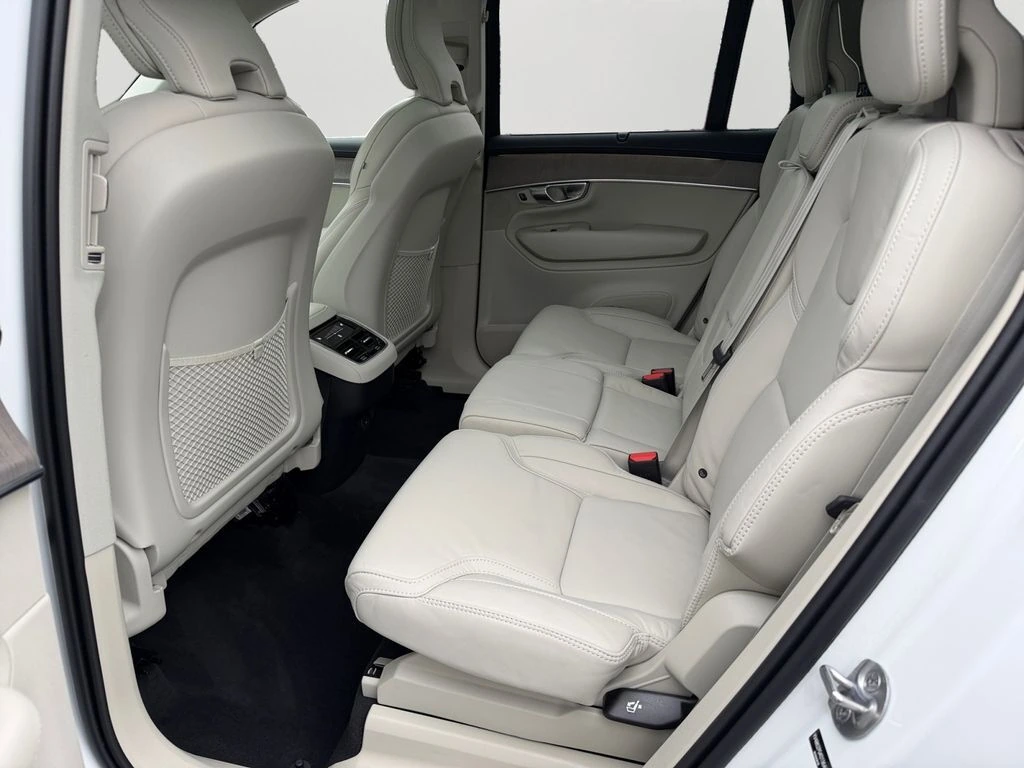 2025 Volvo - image 12