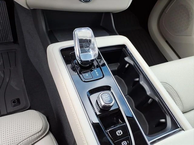 2026 Volvo - image 19
