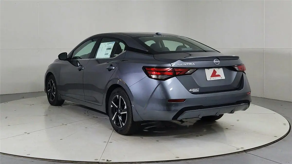 2025 Nissan Sentra SV photo 4