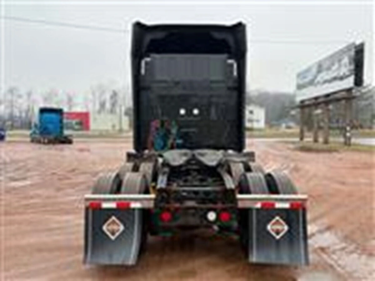 2015 International LoneStar - image 5