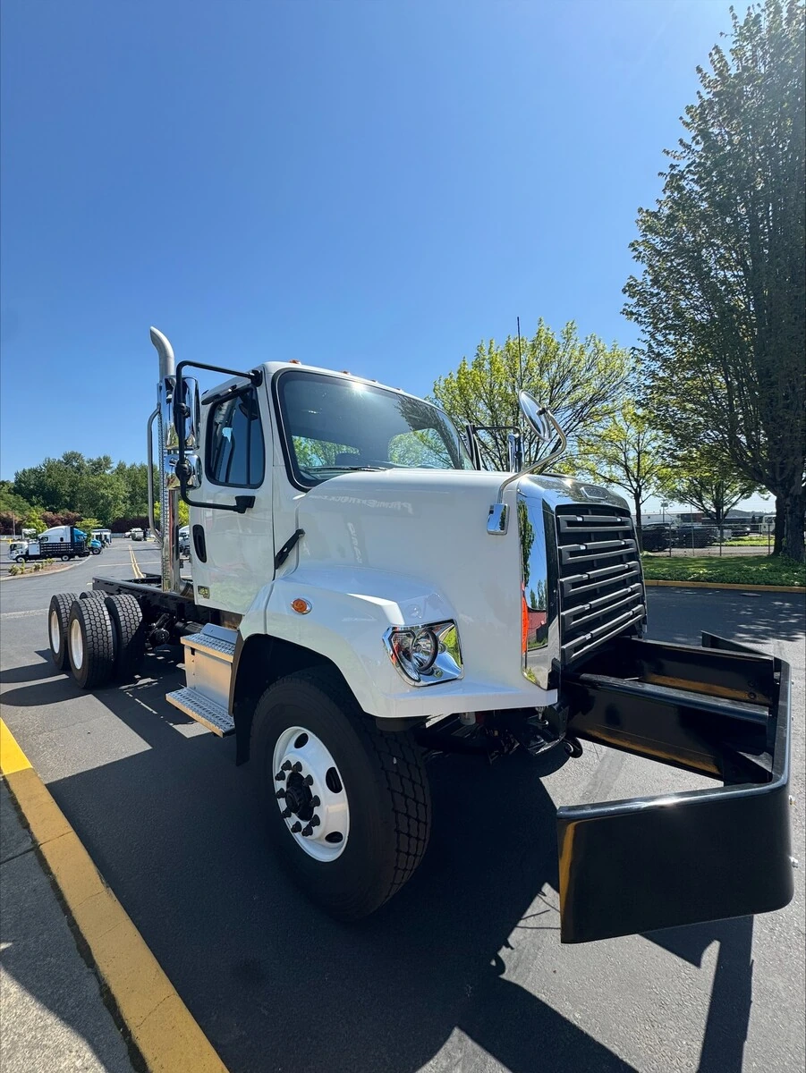 2025 Freightliner 108SD in Portland, OR — photo 4