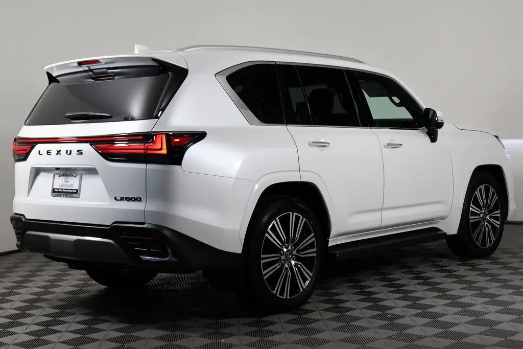 2025 Lexus LX 600 Luxury photo 2
