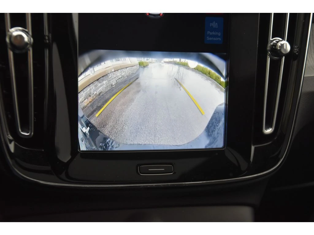 2025 Volvo - image 19