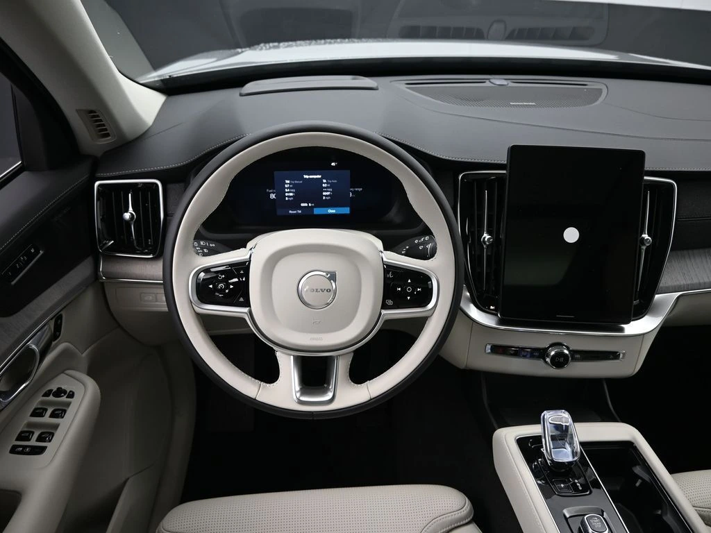 2026 Volvo - image 18