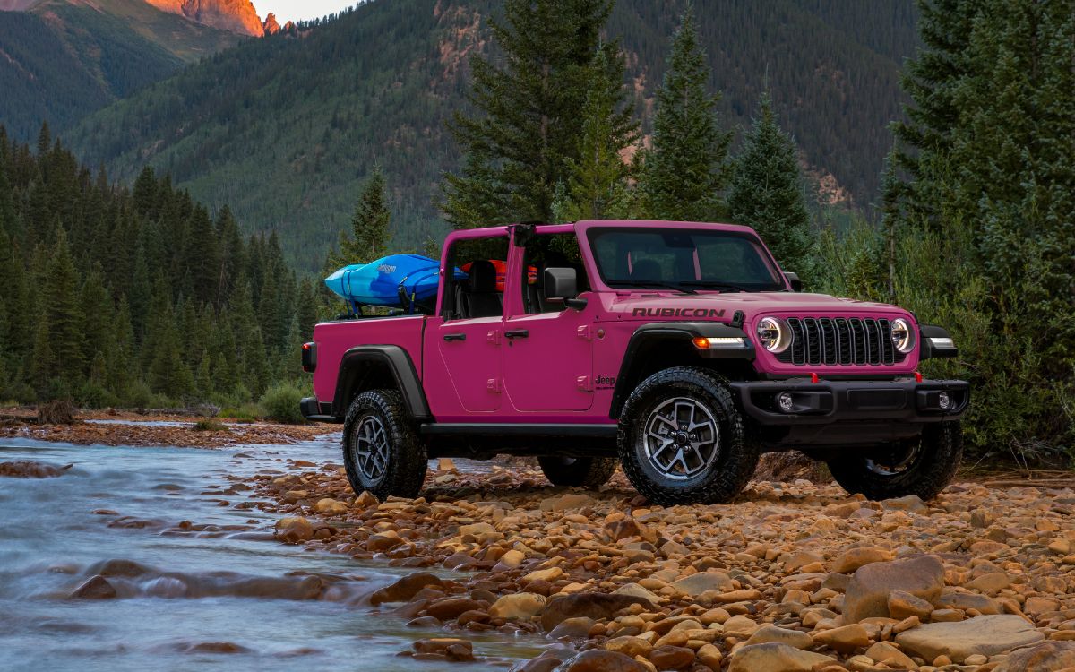 2024 Jeep Gladiator Exterior Passenger Side Front Profile