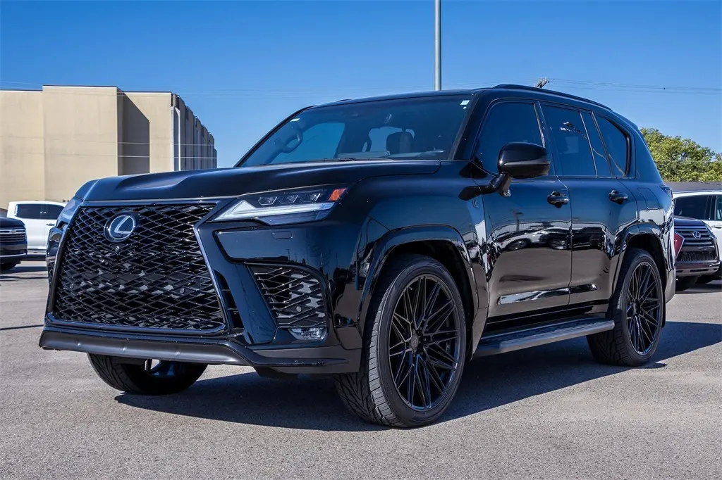 2022 Lexus LX 600 F SPORT photo 4