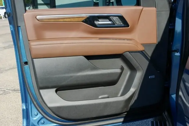 2026 Chevrolet Suburban High Country photo 11