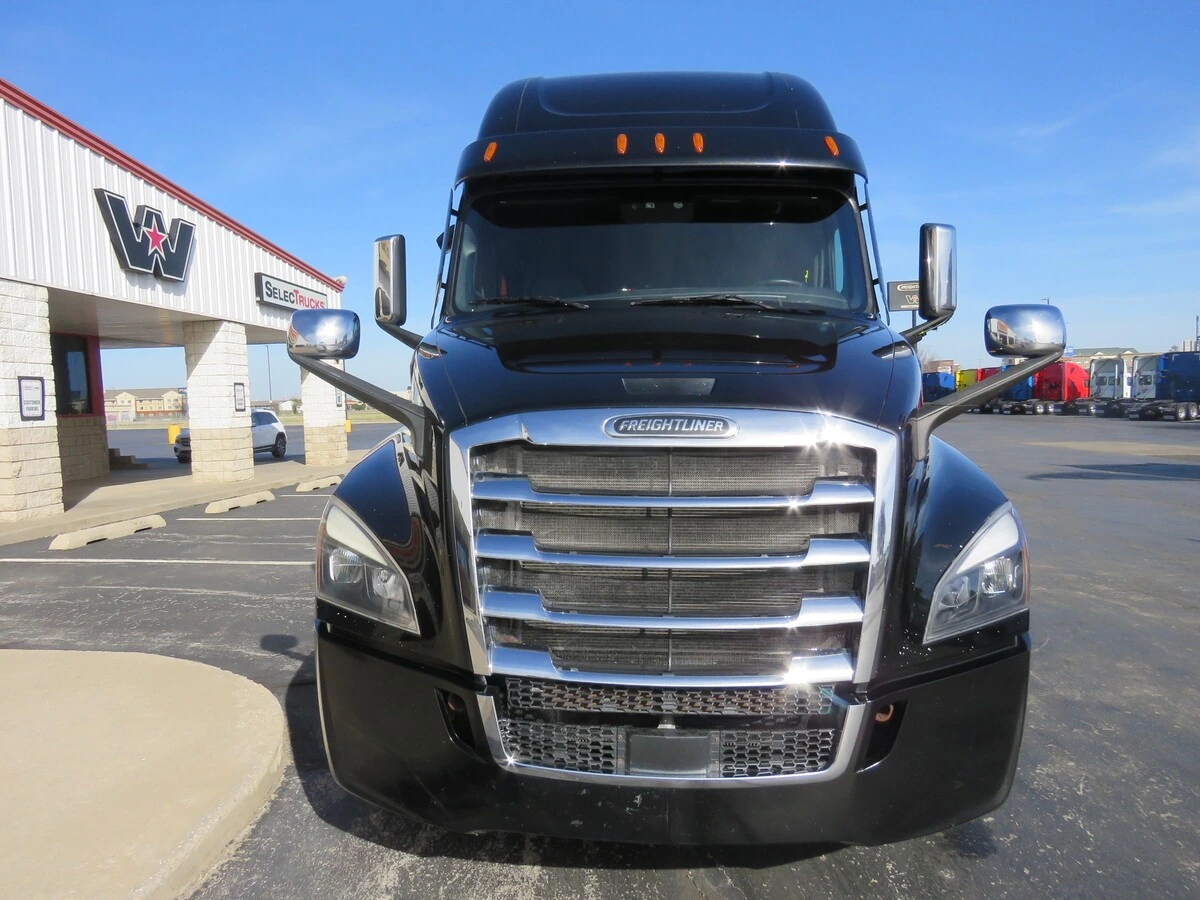 2022 Freightliner Cascadia - image 11