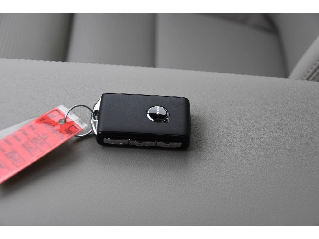 2026 Volvo - image 39