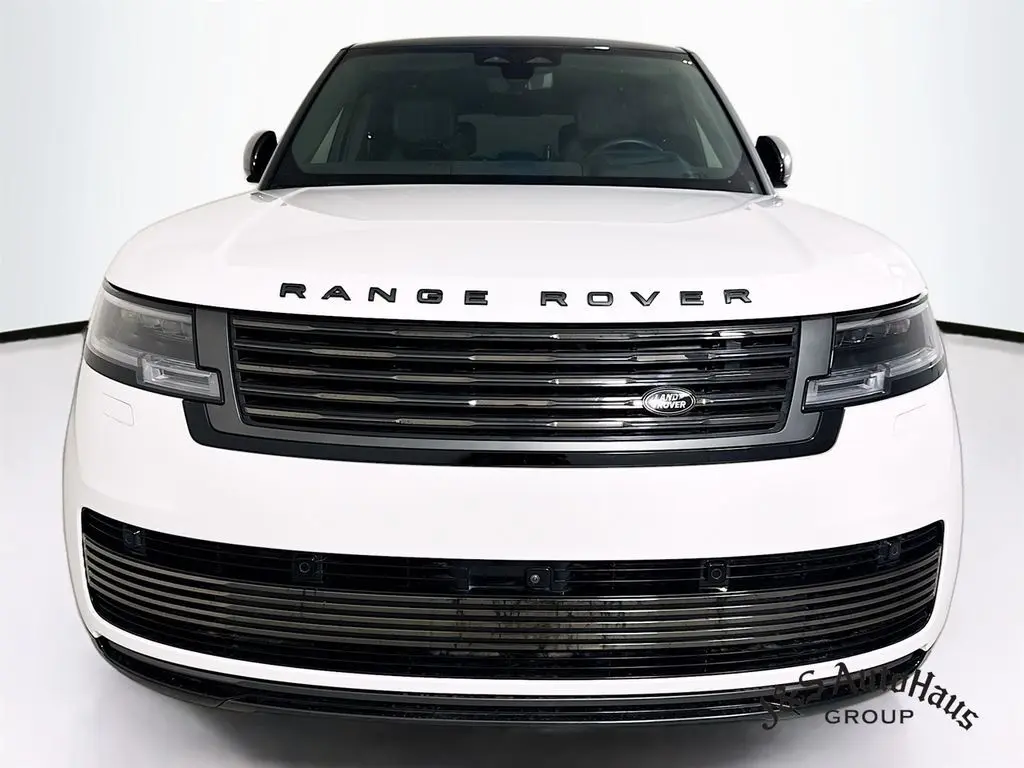 2024 Land Rover Range Rover SV photo 2