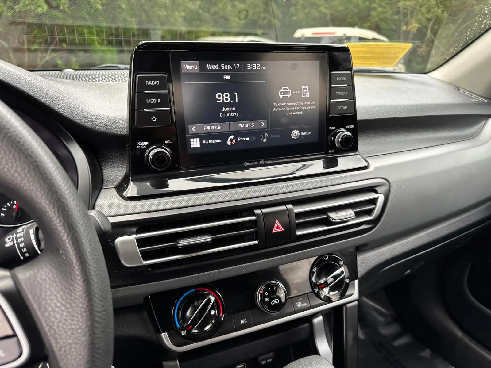 2022 Kia Seltos LX photo 21