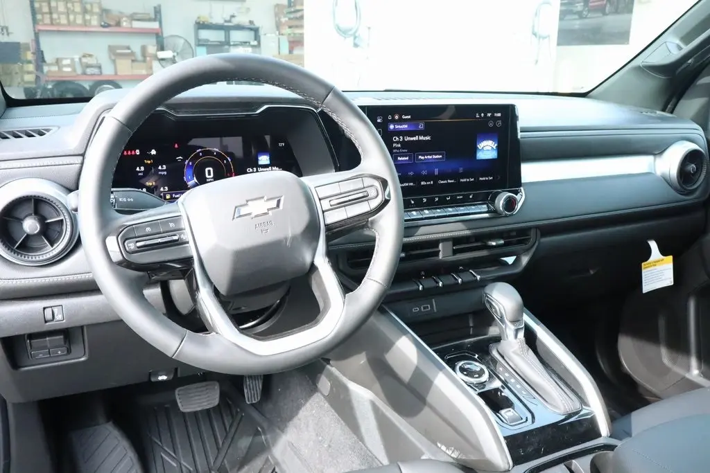 2026 Chevrolet Colorado LT photo 2