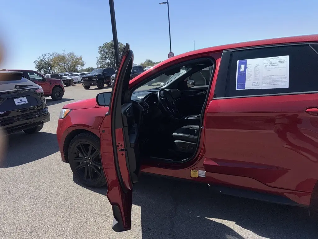 2021 Ford Edge ST photo 4