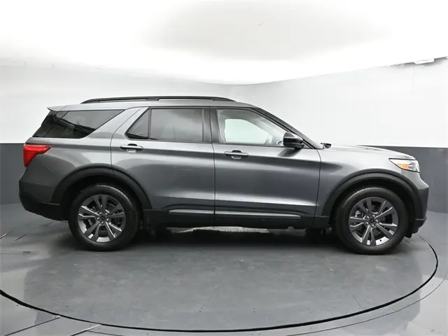 2022 Ford Explorer XLT Sport photo 8