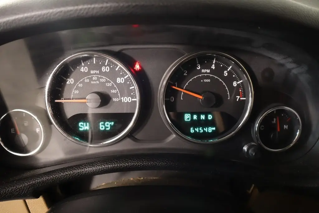 2015 Jeep Wrangler Sahara photo 4