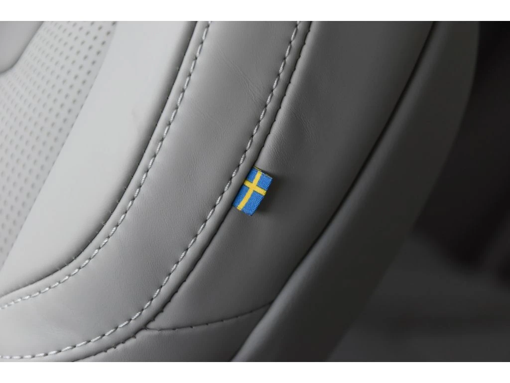 2026 Volvo - image 39